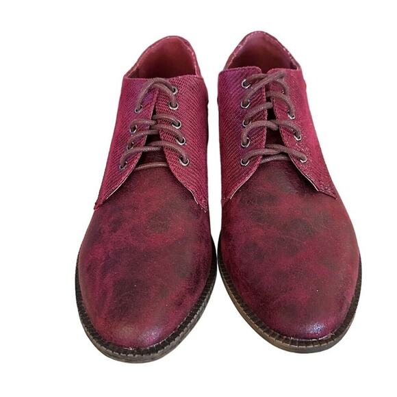 Very Volatile Women's Red Loafer Oxfords Size 8 Casual Lace-Up Flats - Picture 1 of 10